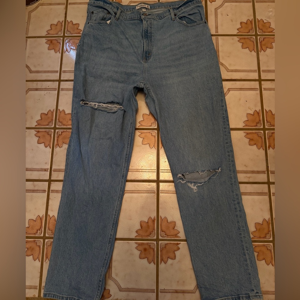 Abercrombie & Fitch Curve Love the 90s Straight Ultra High-Rise Jeans